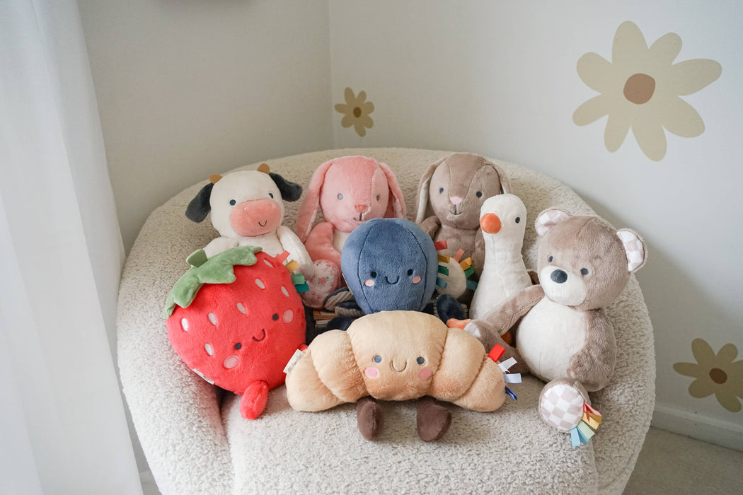 Itzy Ritzy - *NEW* Sweetie Snuggles™ Plush: Strawberry